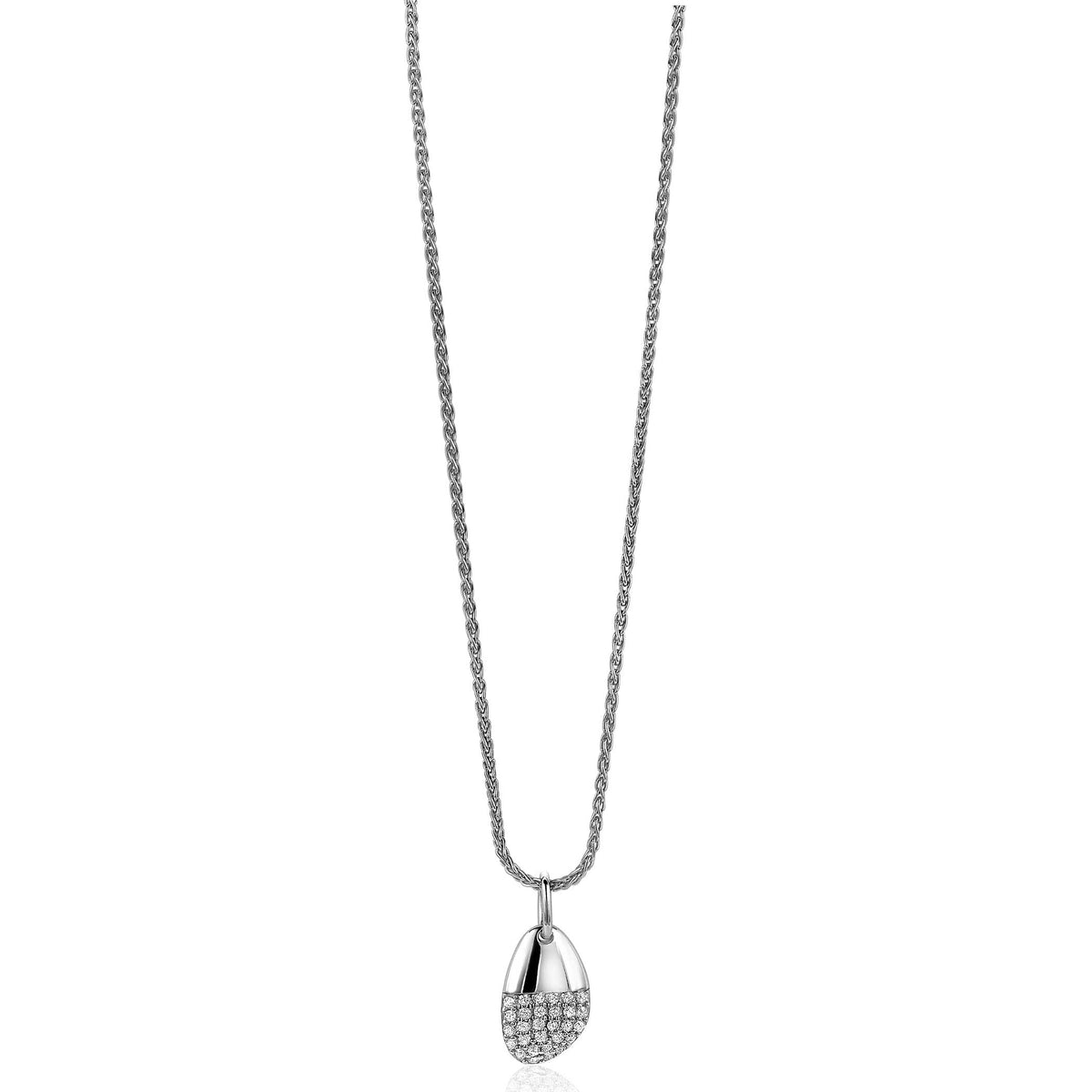 Zilveren hanger in de vorm van een druppel met een gegraveerd patroon, aan een fijne ketting.