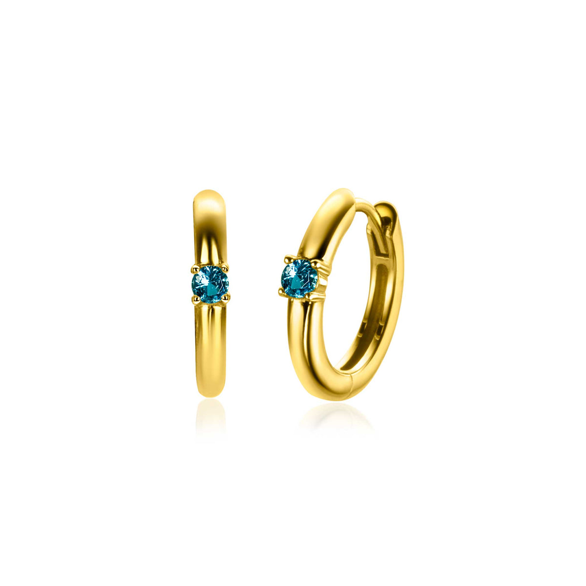Gouden, vergulde oorbellen met een ronde, turquoise steen in het midden.