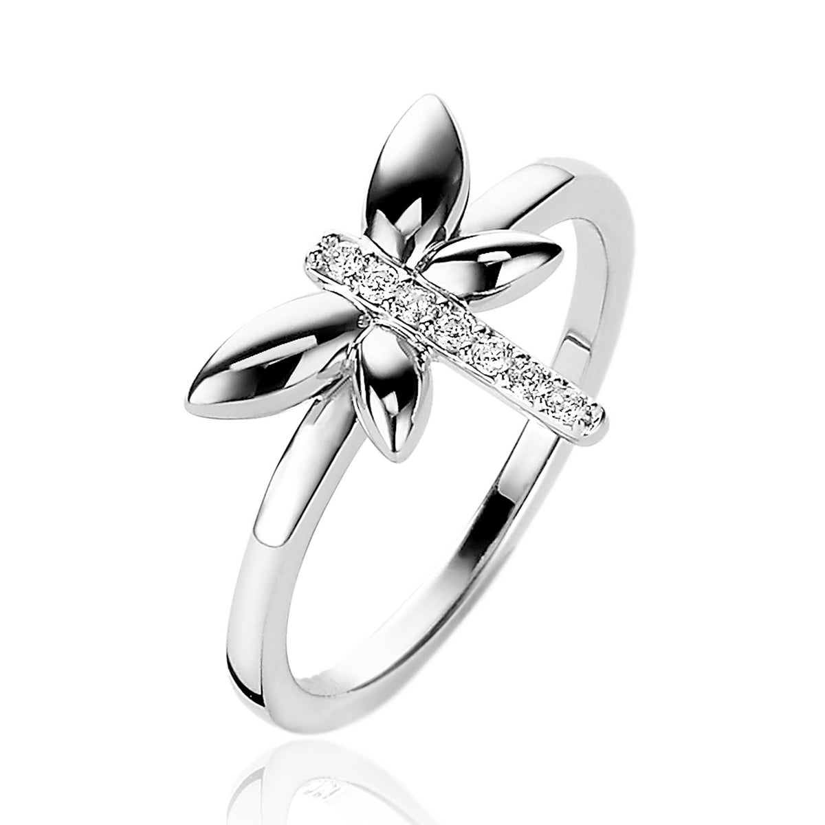 Zilveren ring met bloemvormige details en een rijtje sprankelende steentjes.