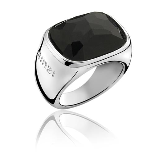 Zilveren ring met een grote, facette zwarte steen en een brede band.