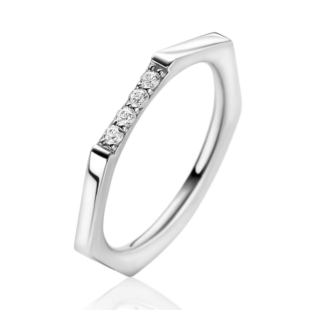 Zilveren ring met een hexagonale vorm en vijf kleine, heldere steentjes aan de bovenkant.