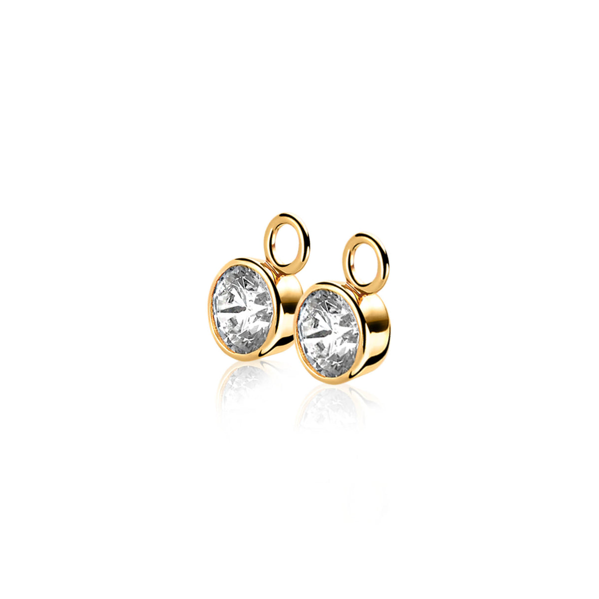 Gouden oorbellen met een ronde, heldere steen in een eenvoudige zetting.