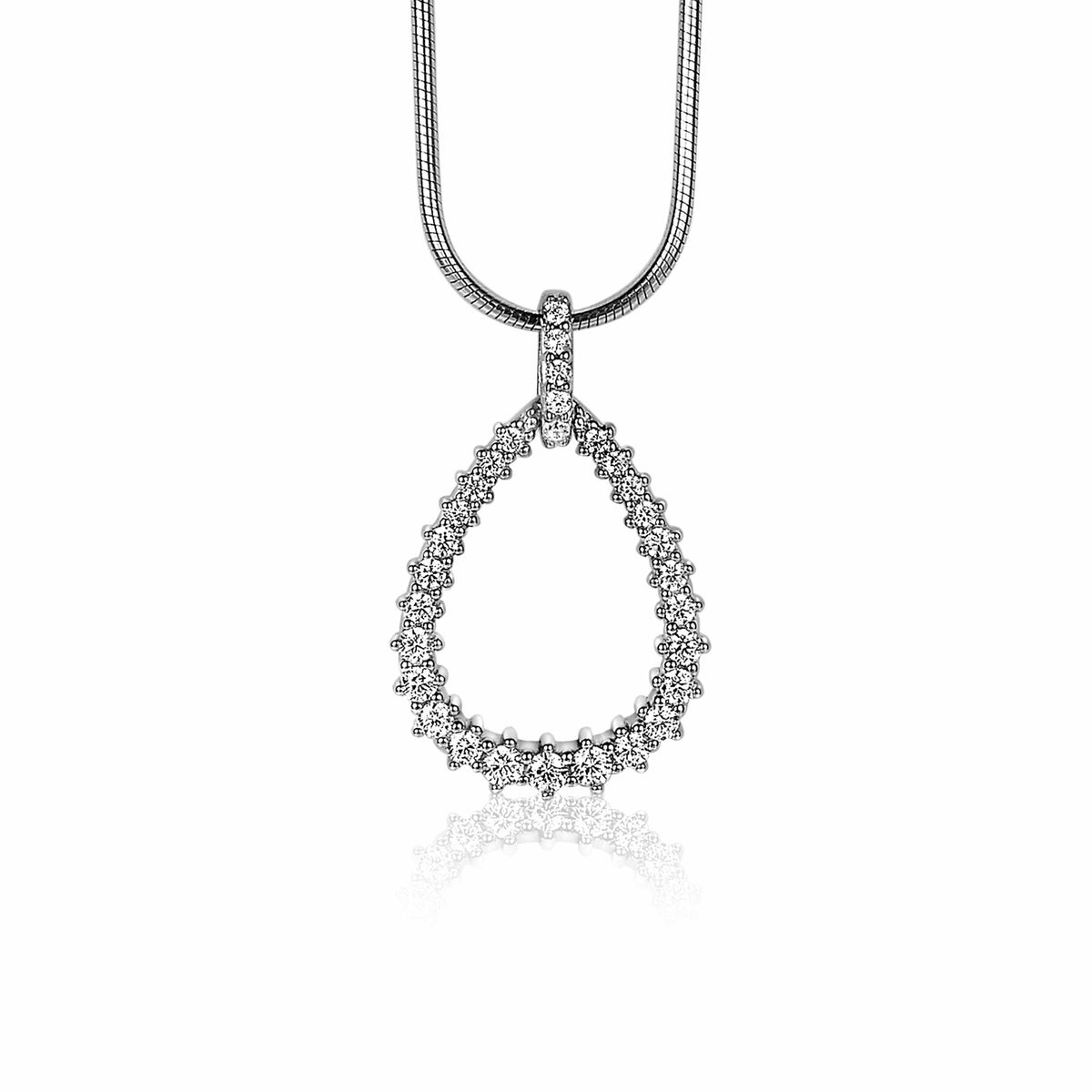 Zilveren hanger in druppelvorm, bezet met sprankelende steentjes, aan een fijne ketting.