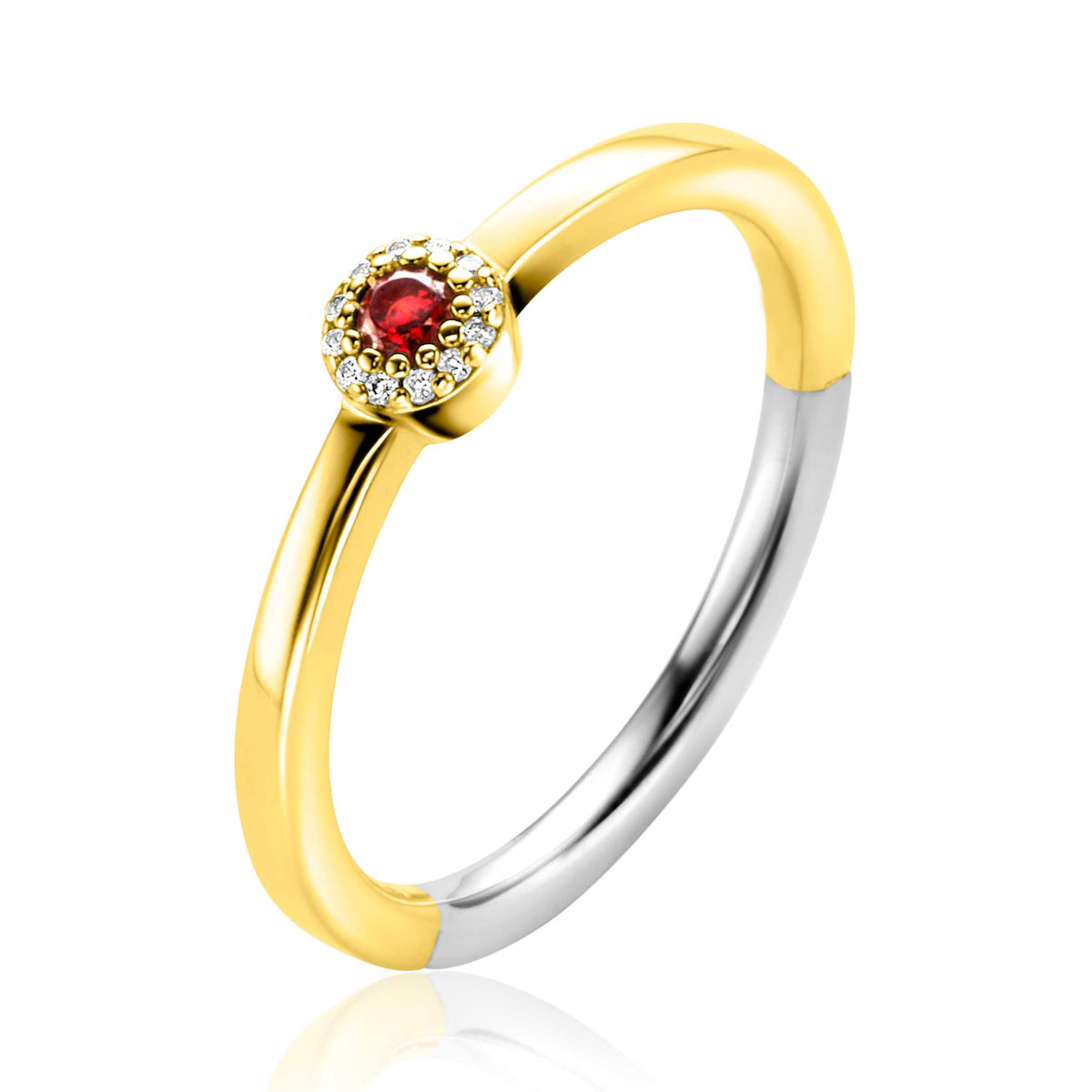 Gouden ring met een rode steen in een cirkel van kleine steentjes en een zilveren band.