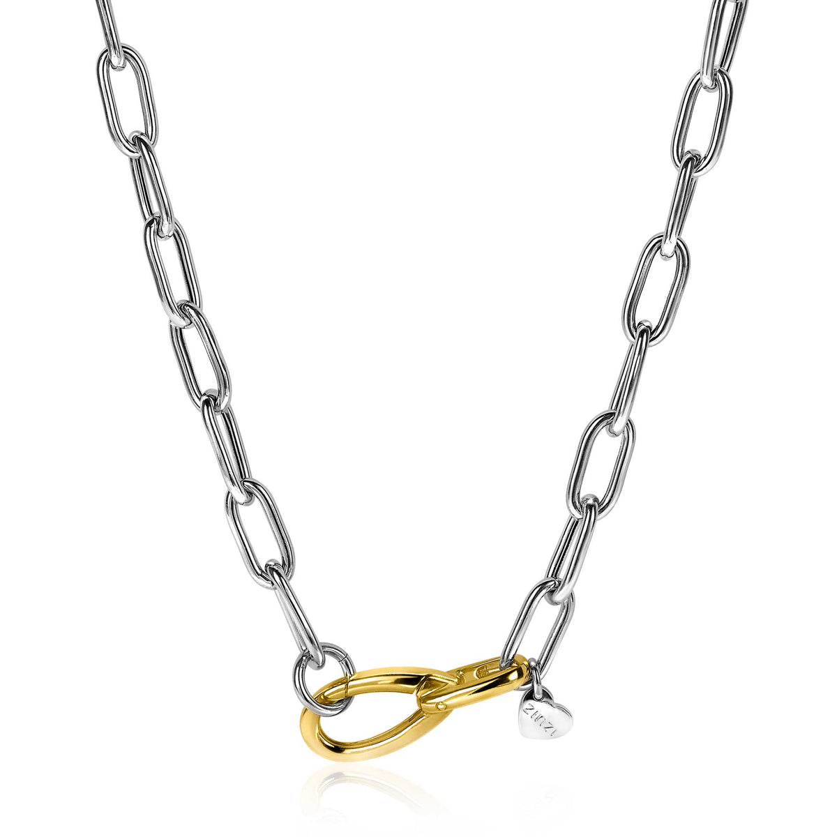 Zilveren ketting met schakels en een gouden sluiting, versierd met een klein steentje.