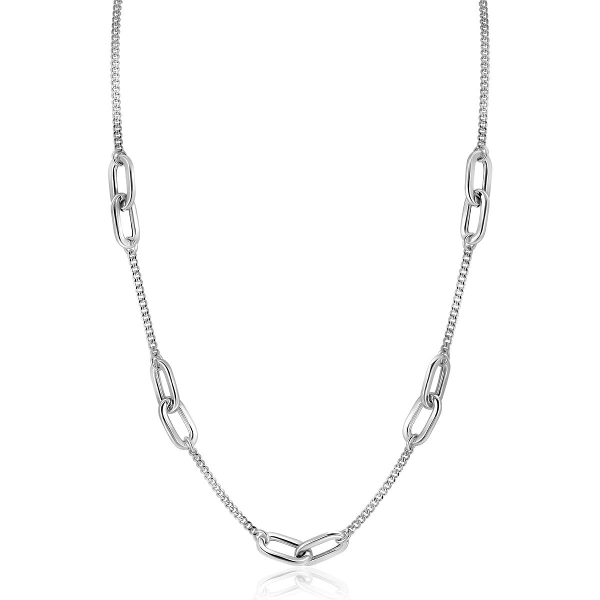Zilveren ketting met schakels in een moderne, minimalistische stijl.