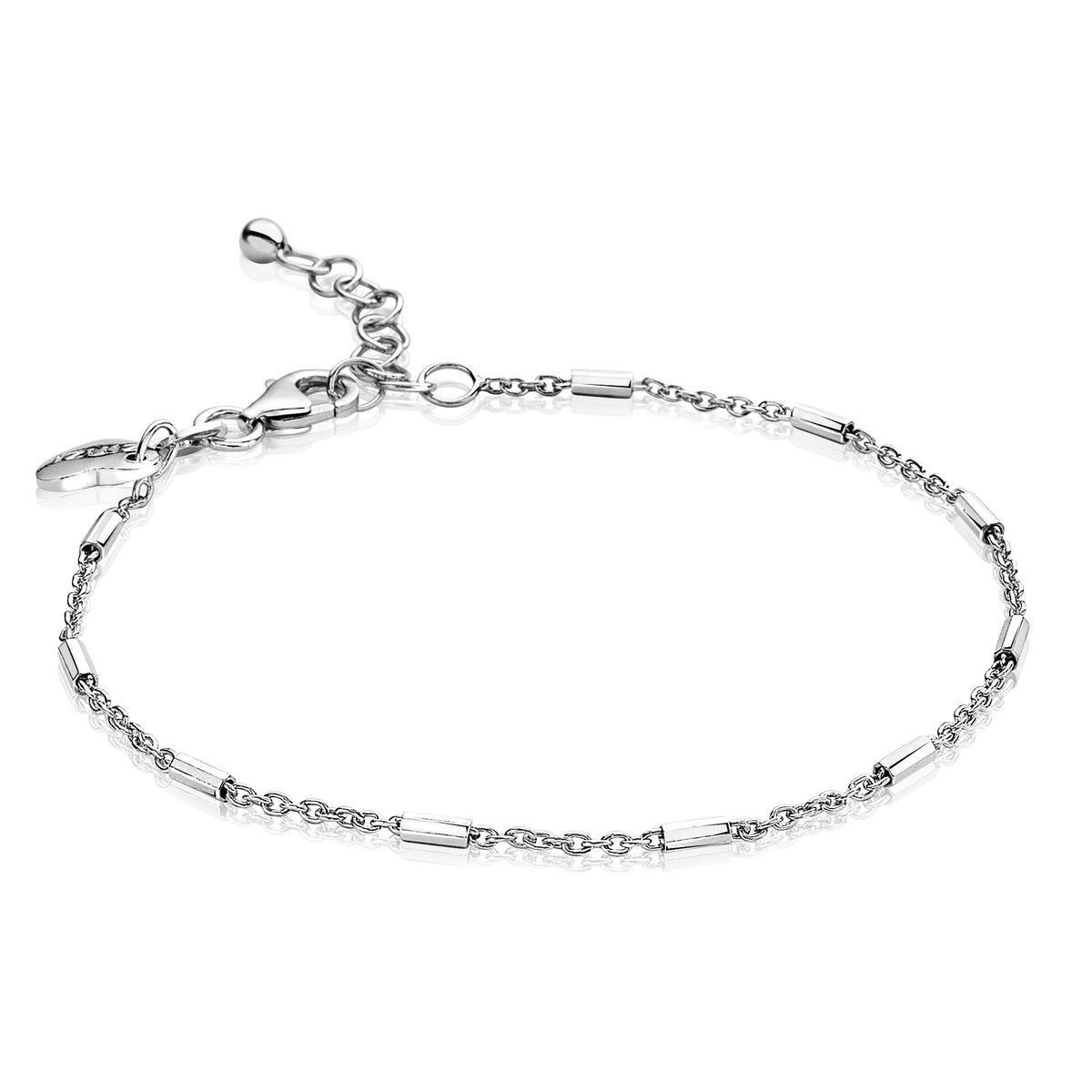 Zilveren armband met een schakelpatroon van ovale en ronde elementen.
