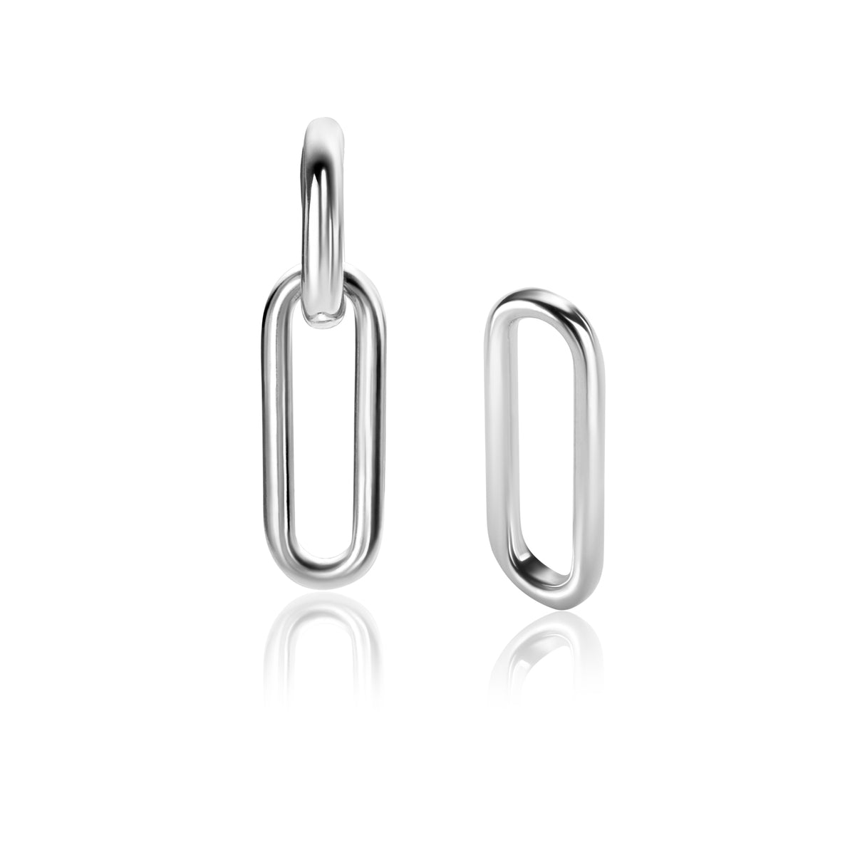 Zilveren oorbellen in de vorm van een paperclip met een glanzende afwerking.
