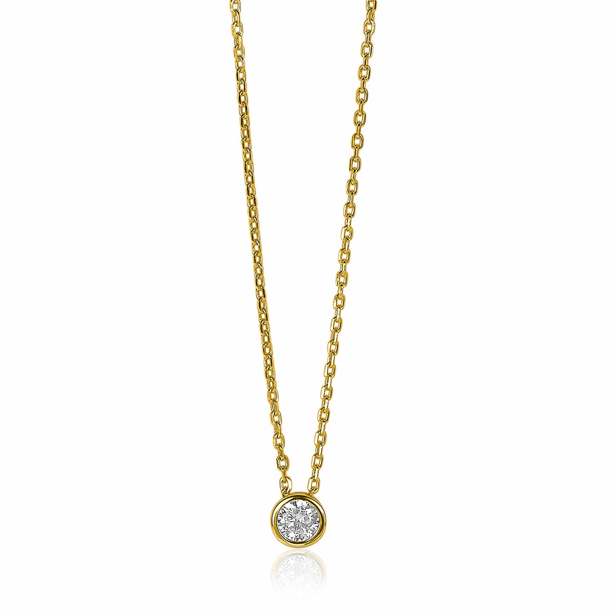 Gouden ketting met een ronde hanger en een sprankelende, heldere steen.