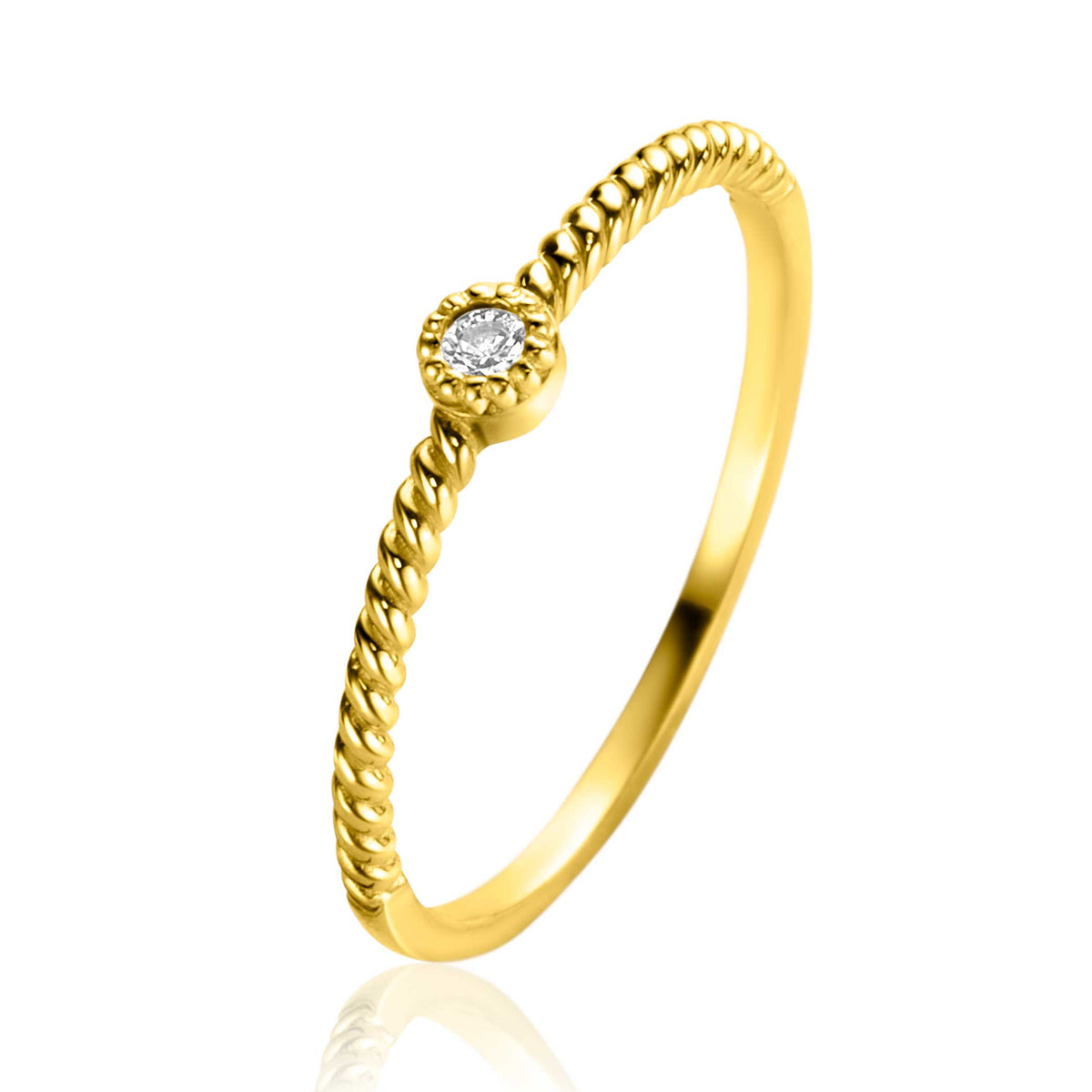 Gouden ring met gedraaid ontwerp en een kleine heldere steen in het midden.