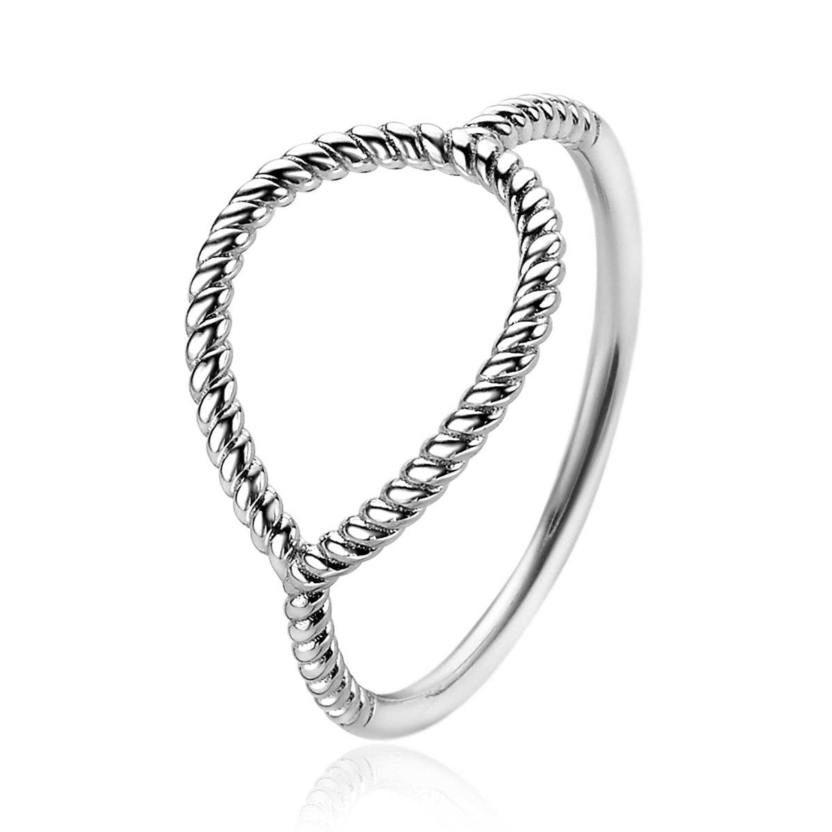 Zilveren ring met een gedraaide band in een open hartvorm.