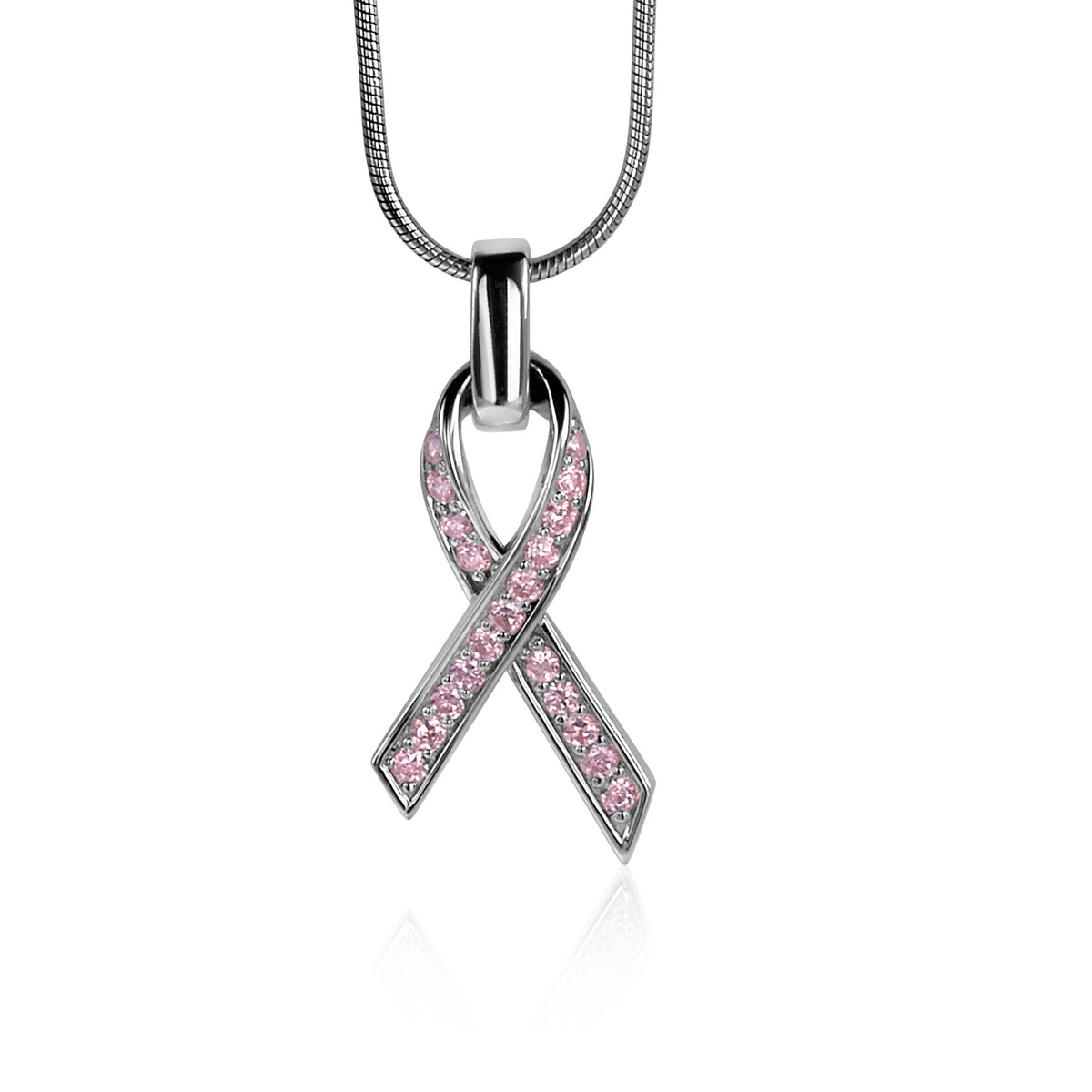 Zilveren hanger in de vorm van een strik, versierd met roze steentjes.