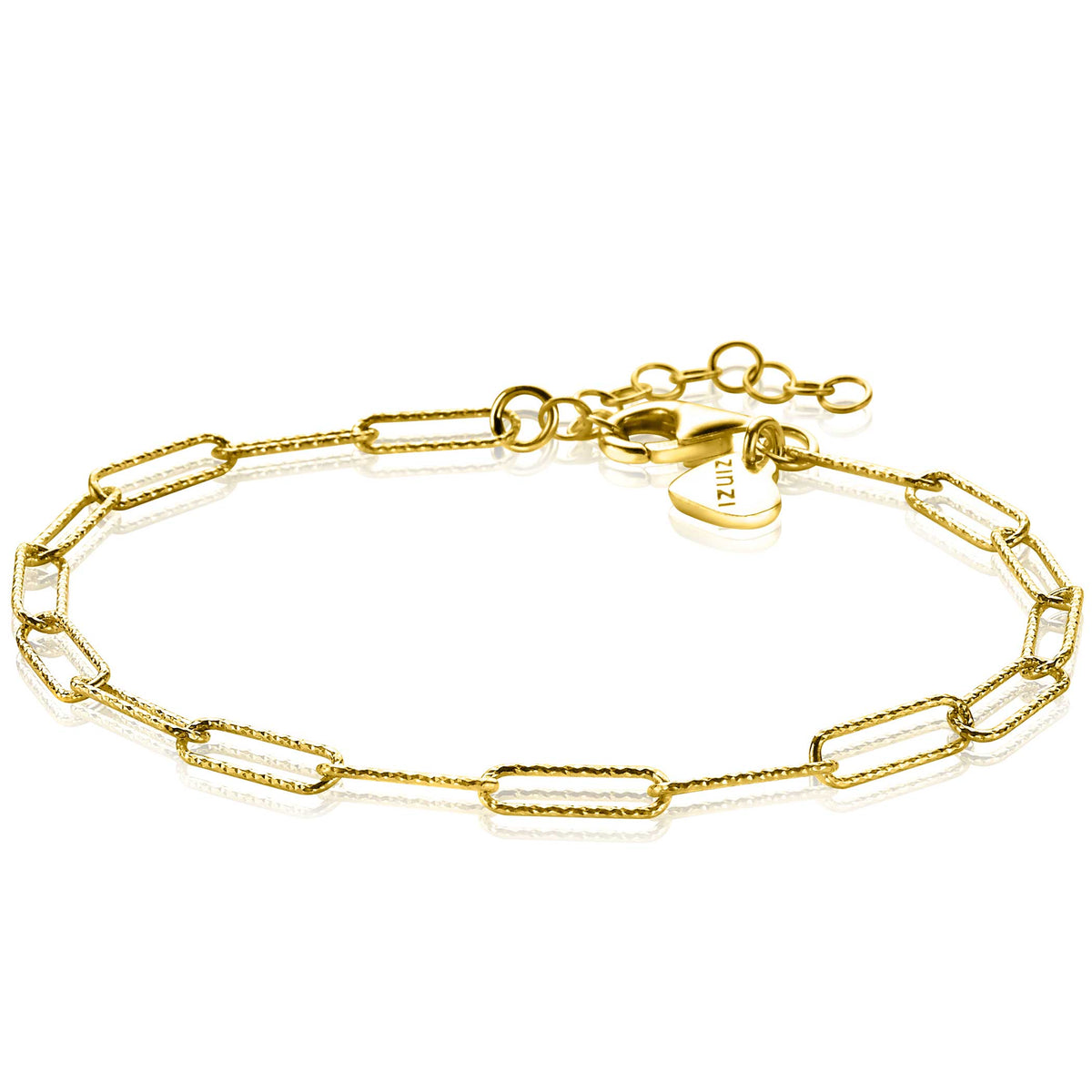 De Zinzi Armband Gold Plated Zia1992 G is een delicate armband met 14K vergulde paperclipschakels met een klein hartje en een verstelbare sluiting, die elegantie uitstraalt.