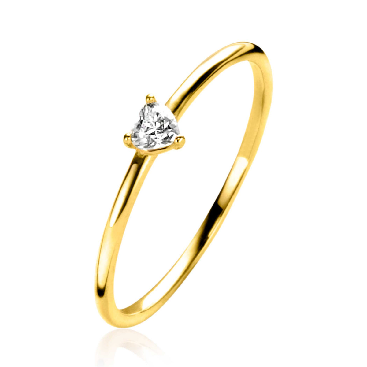 Gouden ring met een hartvormige, heldere steen in de zetting.