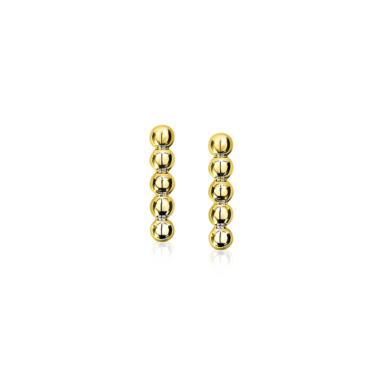 Gouden, vergulde oorbellen met een rij van zes bolletjes in verschillende groottes.