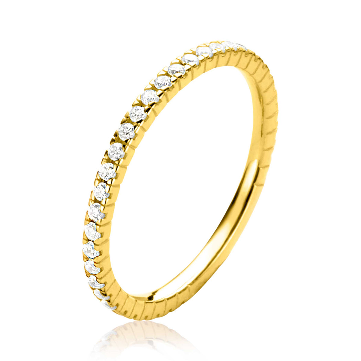 Gouden ring met een geslepen rand en bezet met heldere steentjes.