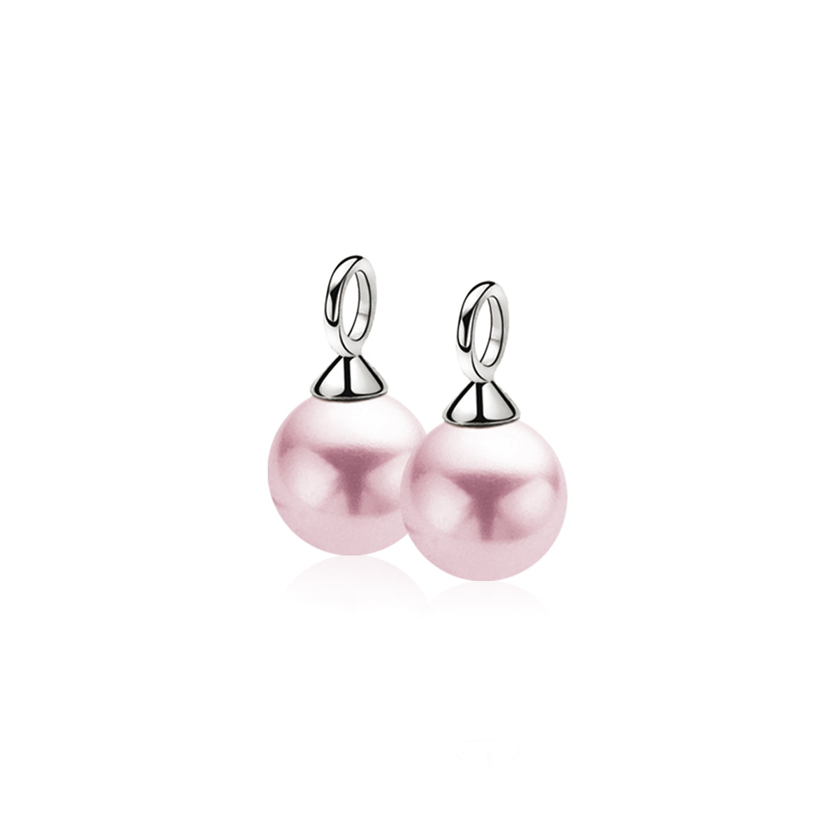Zilveren oorbellen met roze parelvormige hangers en een glanzende afwerking.