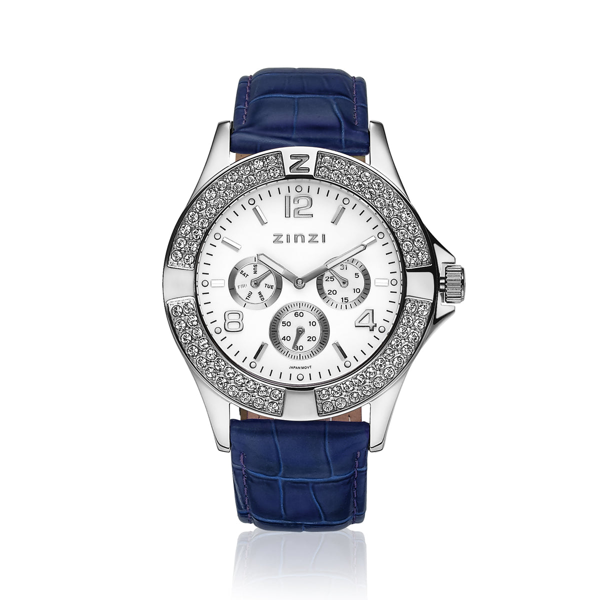 Zilverkleurig horloge van staal met witte wijzerplaat, blauwe leren band en fonkelende steentjes rondom de bezel.