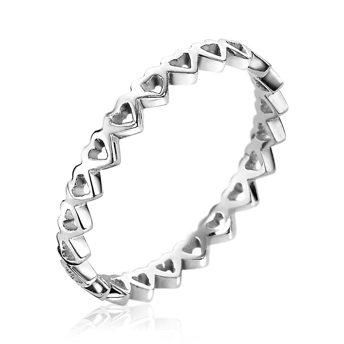 Zilveren ring met hartjesmotief en opengewerkte schakelstructuur.