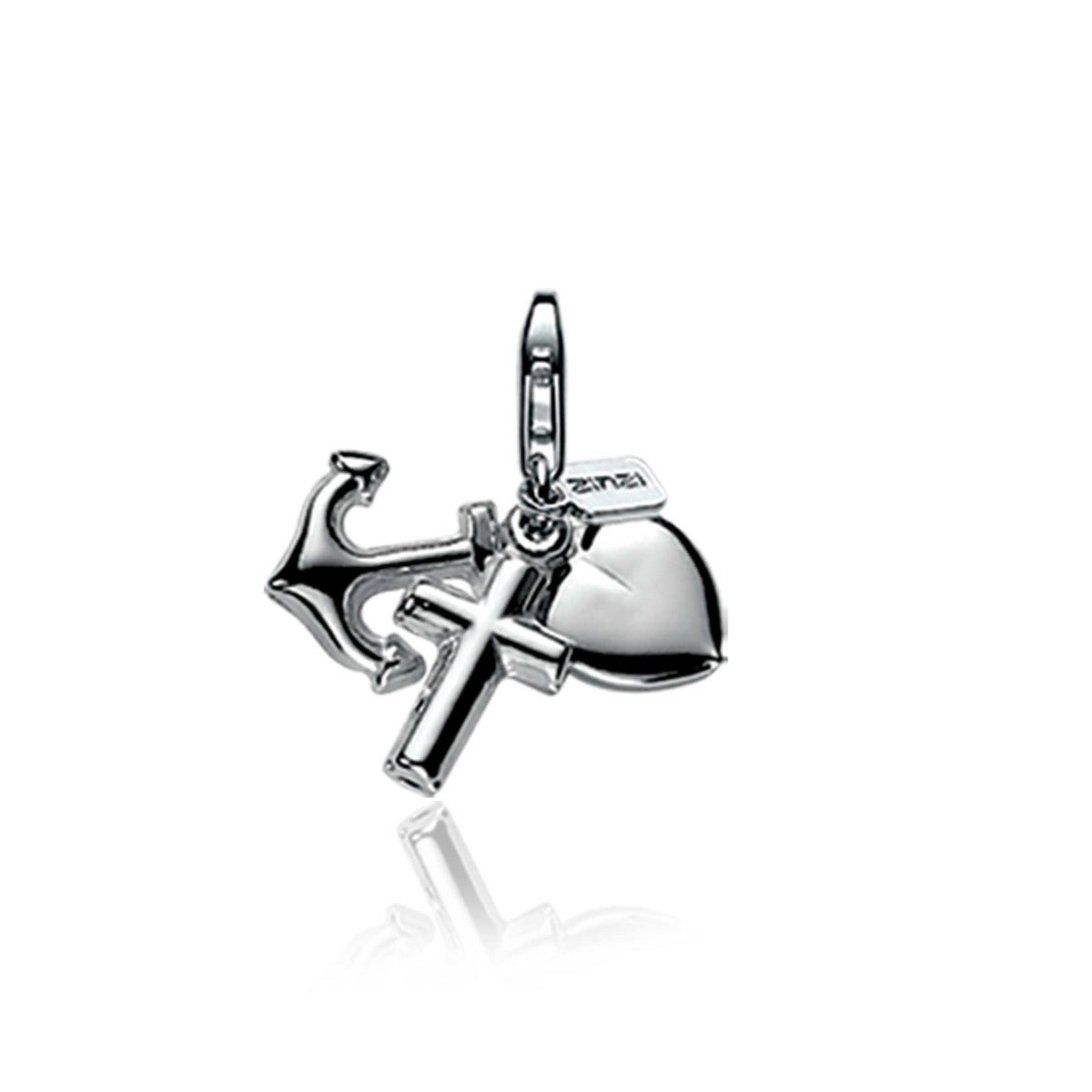 Zilveren hanger met een anker, hart en kruis, glanzende afwerking.