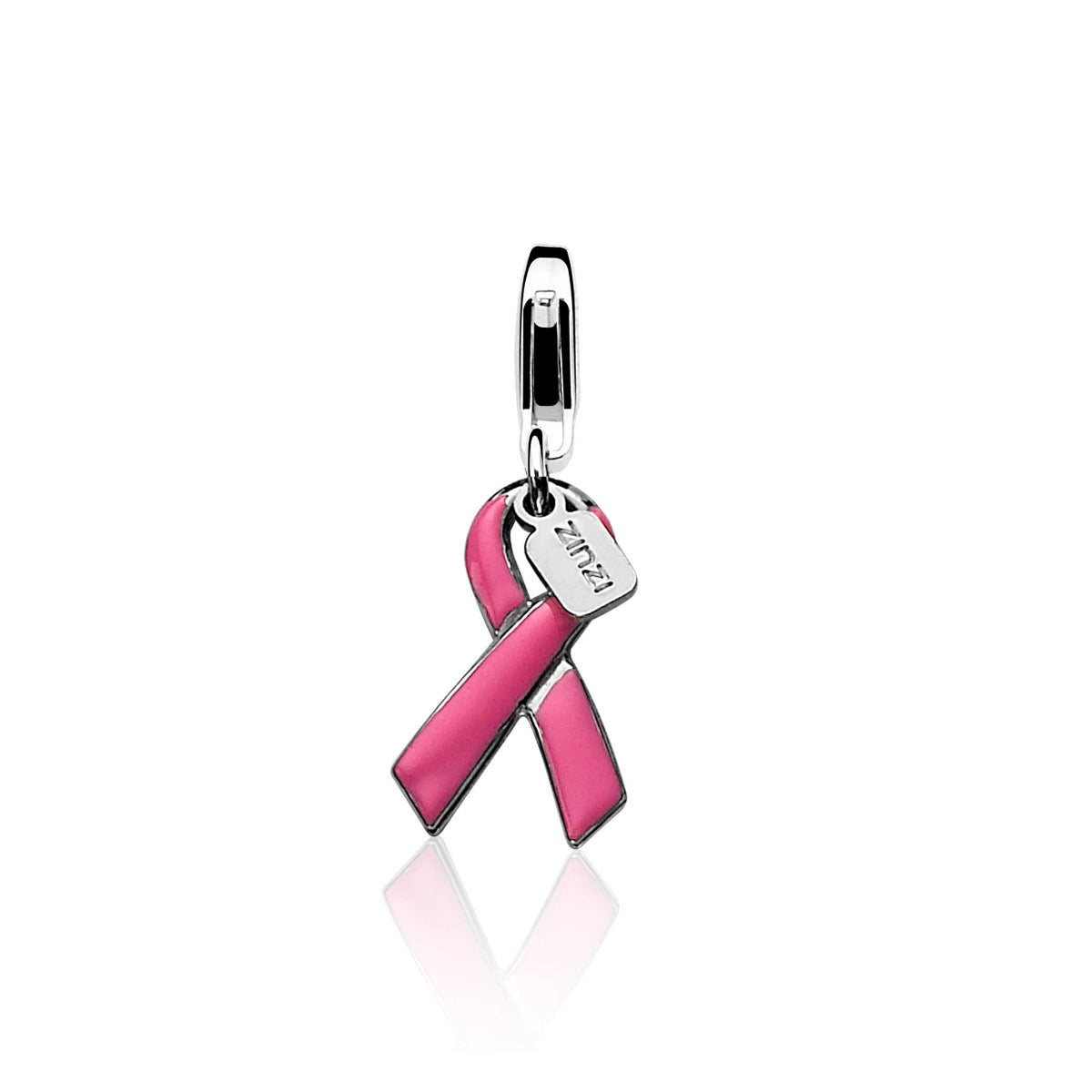 De Zinzi Hangers Zilver Charms19 P, van Zinzi, heeft een roze lintcharm die symbool staat voor borstkankerbewustzijn. Het bevat een klein metalen label dat is bevestigd aan een stevig zilveren bedeltje, perfect om stijl en doel toe te voegen aan uw favoriete armband of ketting.