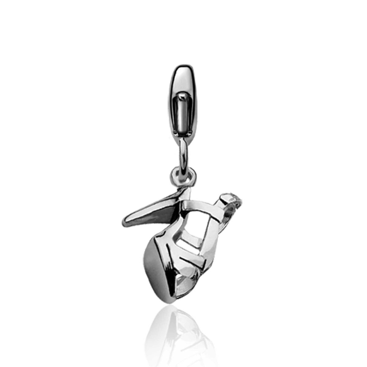 De Zinzi Hangers Zilver Charms214 charm heeft een gestileerde robothelm met hoekige, gepolijste oppervlakken die het licht prachtig vangen. Dit moderne en opvallende stuk is perfect om toe te voegen aan een armband of ketting.