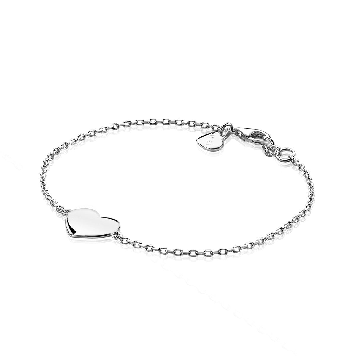 Zilveren armband met een hartvormig bedeltje en een fijne schakelketting.