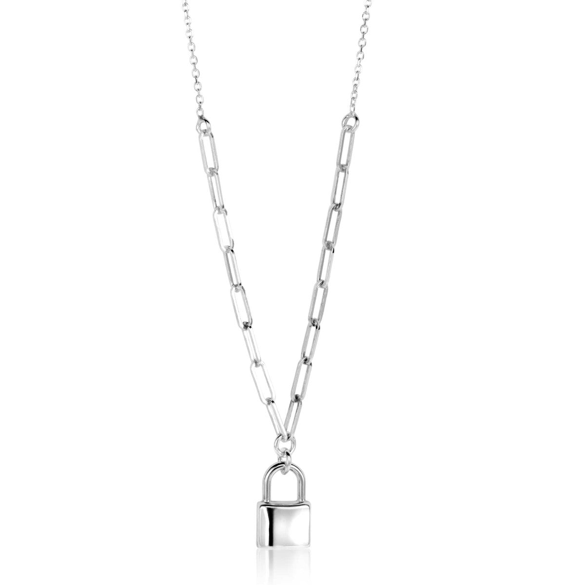 Zilveren ketting met schakels en een hangslot als opvallend detail.