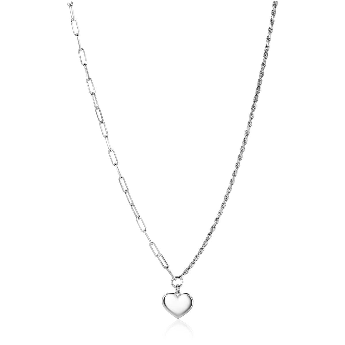 Zilveren ketting met een schakelstructuur en een hartvormige hanger.