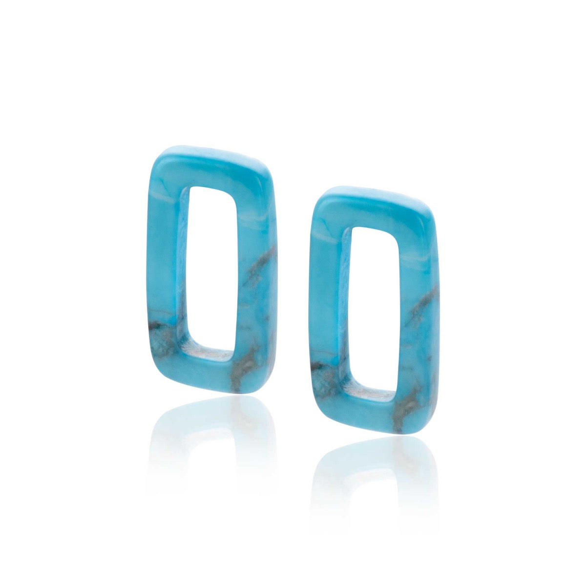 Turquoise oorbellen met een rechthoekige vorm en een glanzende afwerking.