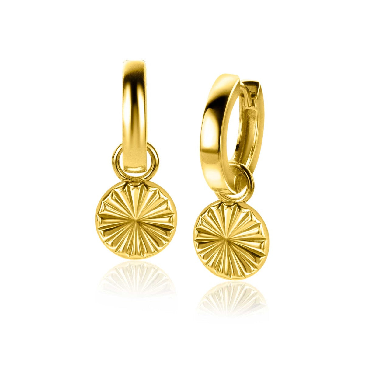 Gouden, vergulde oorbellen met een ronde, gestructureerde hanger.