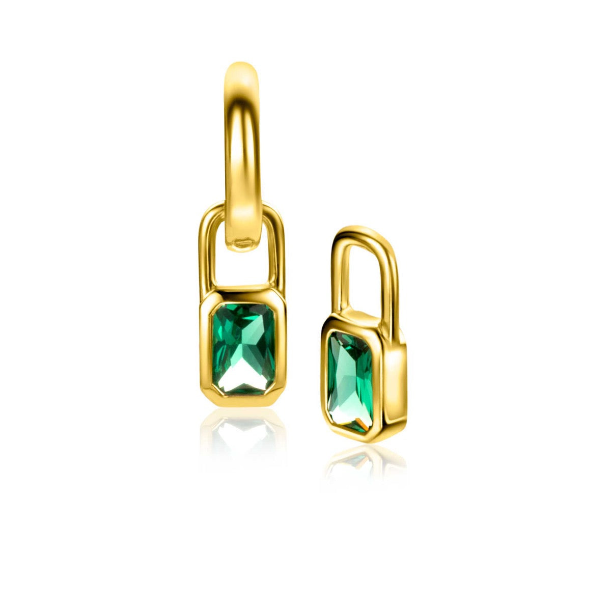 Gouden oorbellen met een groene, rechthoekige steen en een moderne, minimalistische vorm.