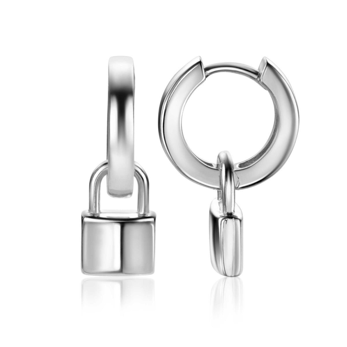 Zilveren oorbellen in de vorm van een hangslot met een sluiting in een ronde ring.