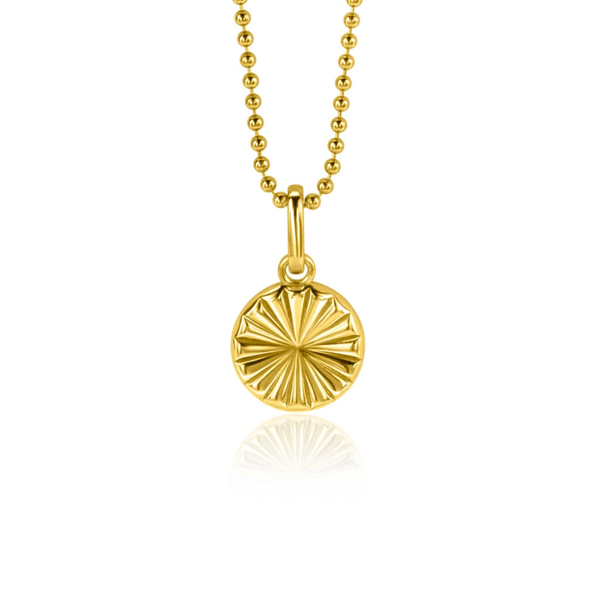Gouden hanger met een stralend, rond motief aan een bolletjesketting.