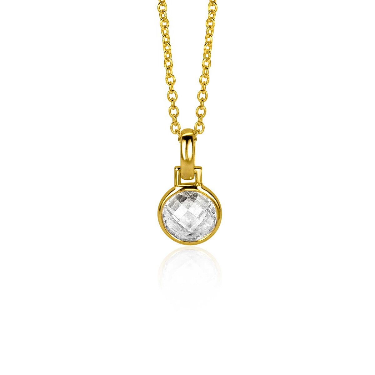 Gouden hanger met een ronde, facetterende transparante steen aan een fijne schakelketting.