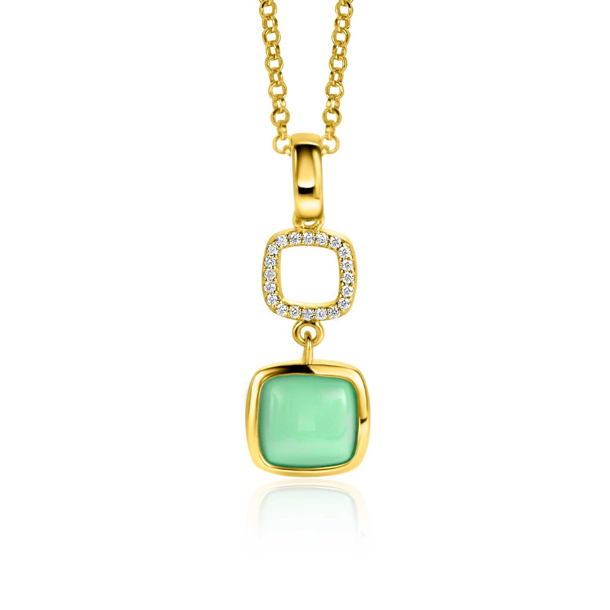 Gouden hanger met een vierkante groene steen en een omlijsting van kleine steentjes.