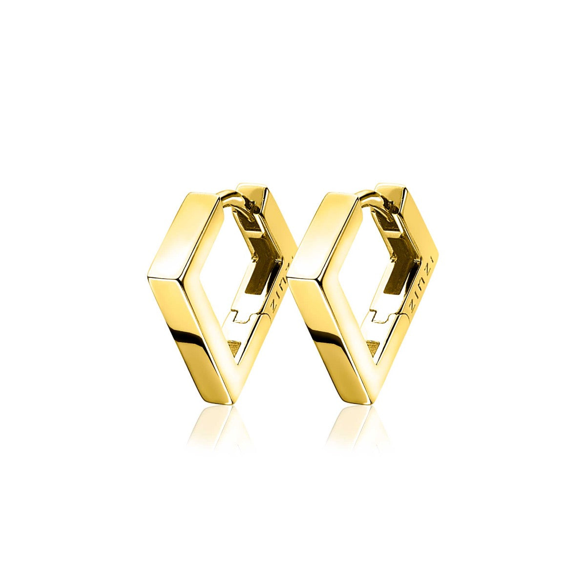 Gouden, geometrische oorbellen met een open vierkante vorm en een glanzende afwerking.