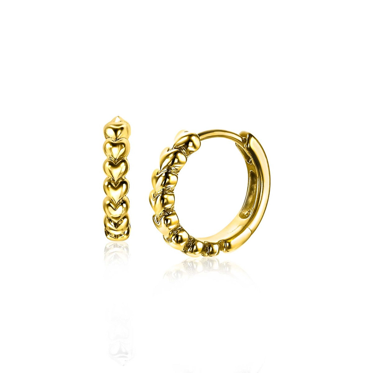 Gouden, vergulde oorbellen met een ketting- en bolletjesdesign.