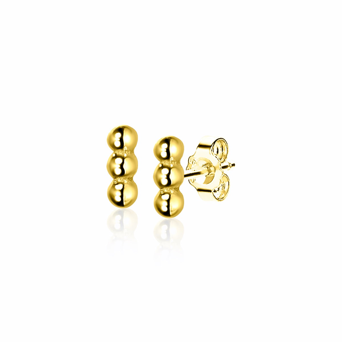 Gouden oorbellen met drie bolletjes in een rij en een stud sluiting.