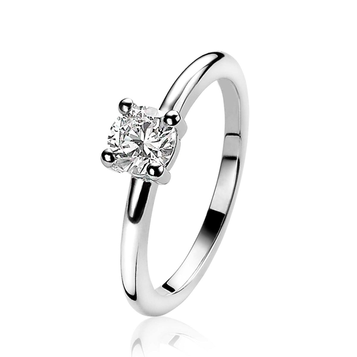 Zilveren ring met een vierkante, heldere zirkonia in de zetting.