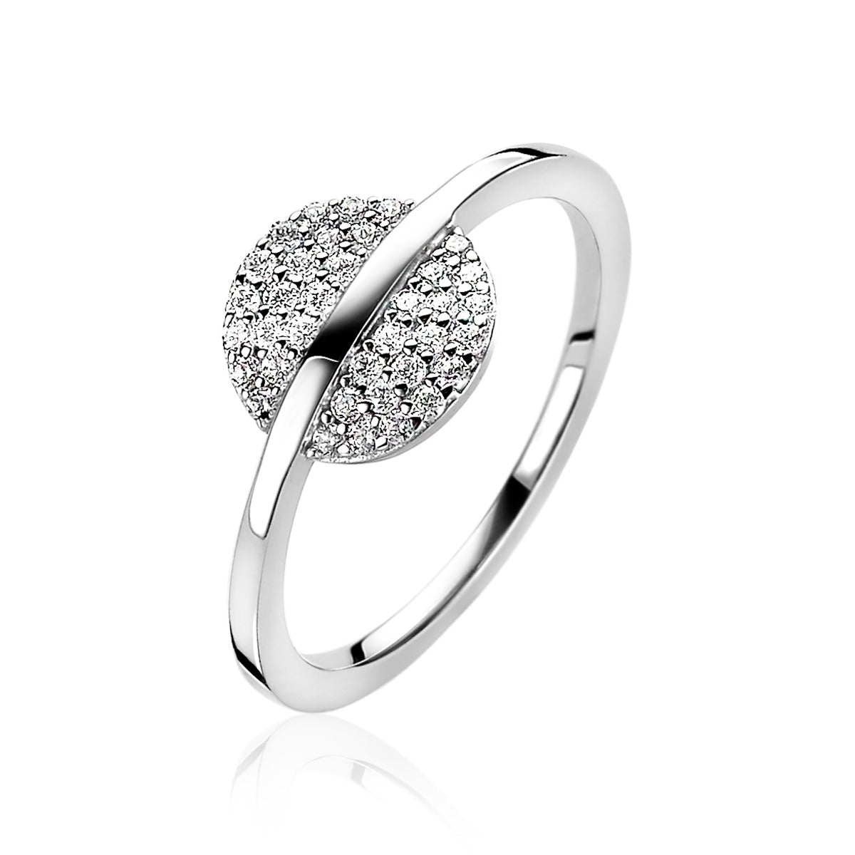 Zilveren ring met een ronde, pavé bezette schijf en een gladde band.
