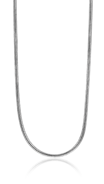 Zilveren ketting met een gladde, fijne schakelstructuur en een glanzende afwerking.